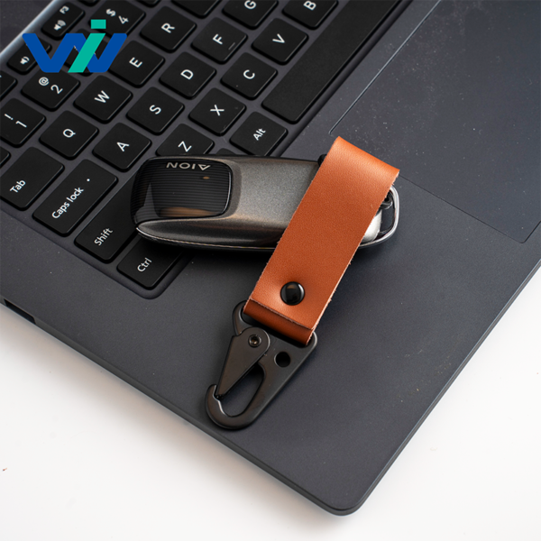 Handcrafted Vintage Eagle Claw Buckle Leather Keychain - 图片 4